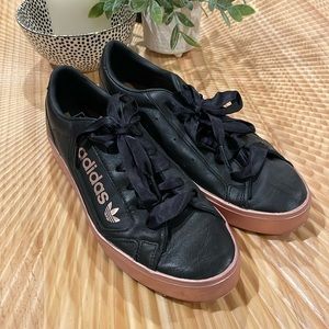 Women’s Adidas Sneaker